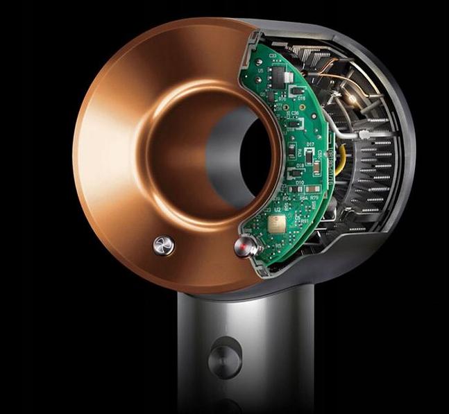 Dyson Supersonic Travel - A mágneses kiegészítők könnyed cseréje a hajszárító gyűrűs fején