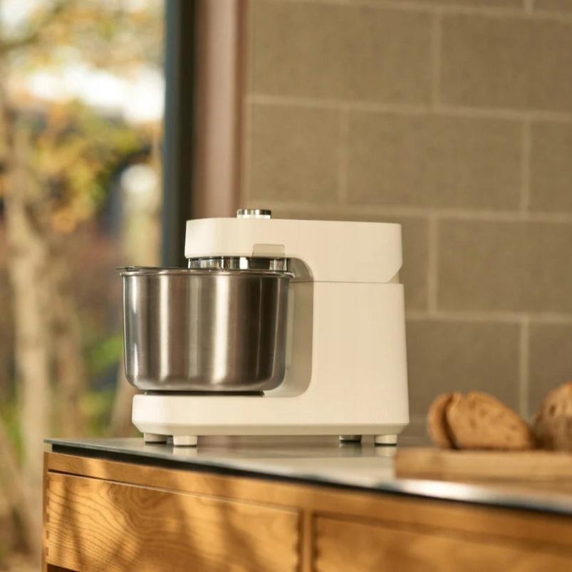 Ooni Halo Pro Spiral Mixer - a digitális kijelző és az 58 fokozatú sebességszabályzó gomb közelebbről