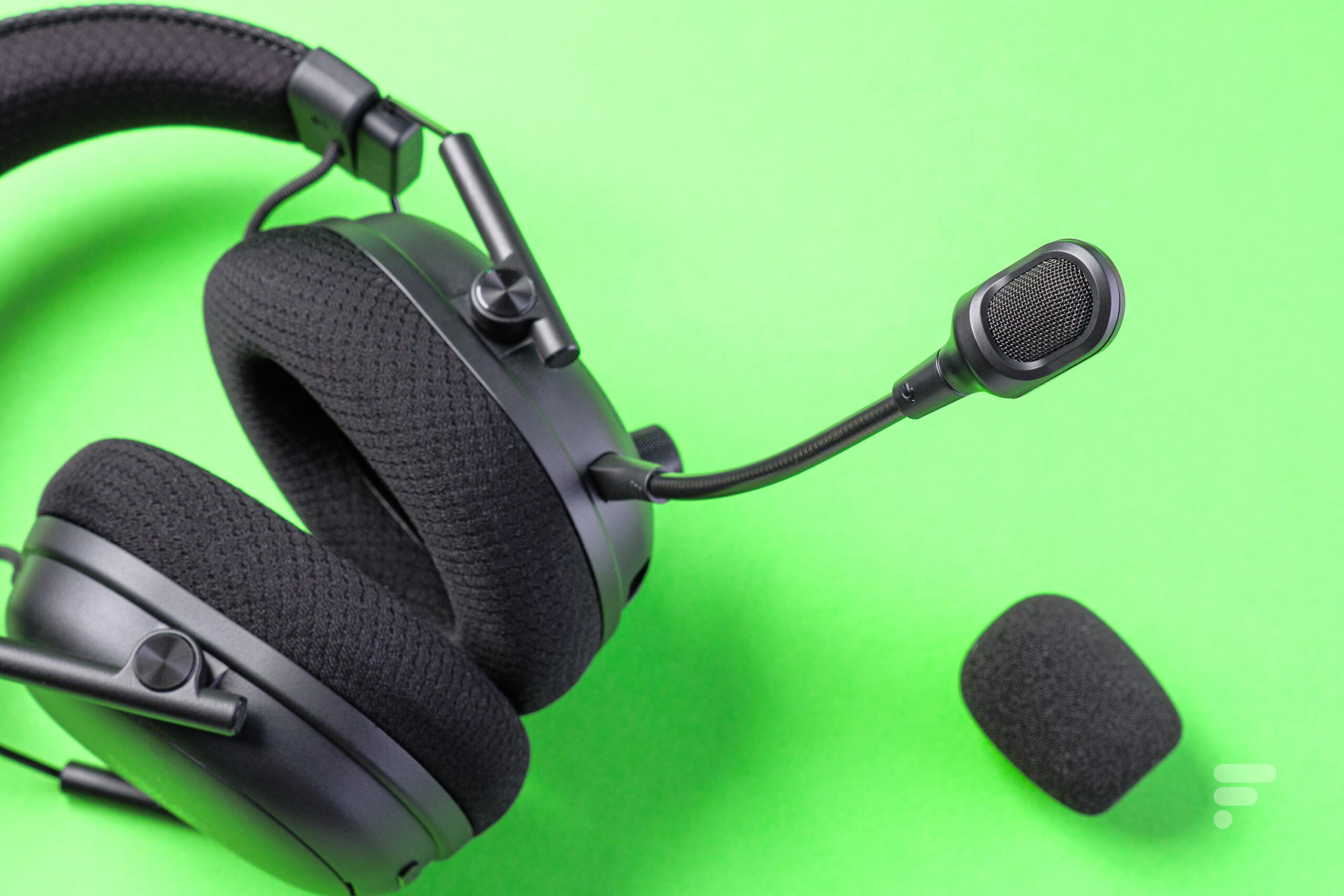 Razer — BlackShark V3 - a fülpárnák belső része és a fejpánt állítómechanizmusa