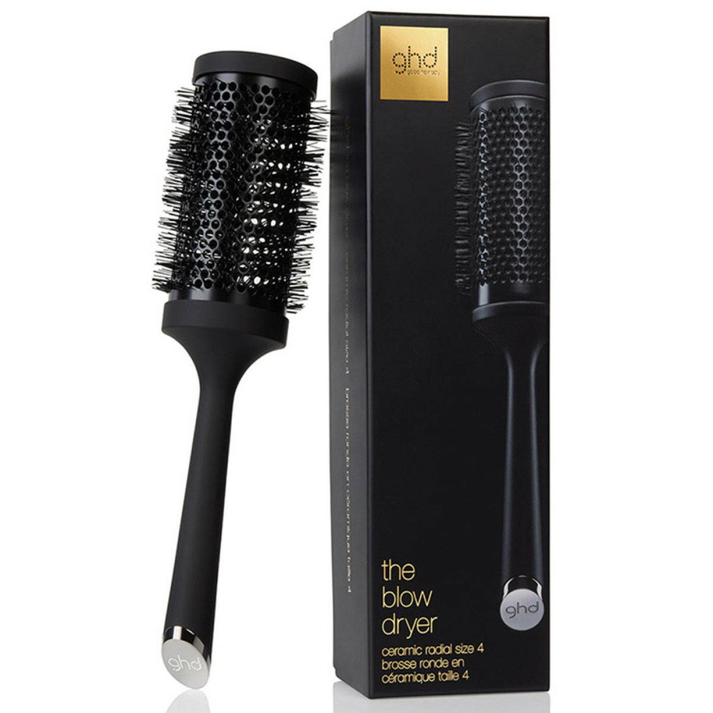 GHD Size 4 kerámia körkefe (55 mm) használat közben