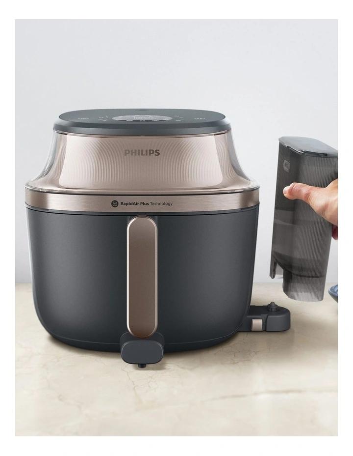 Philips Series 5000 Airfryer NA547/07 használat közben