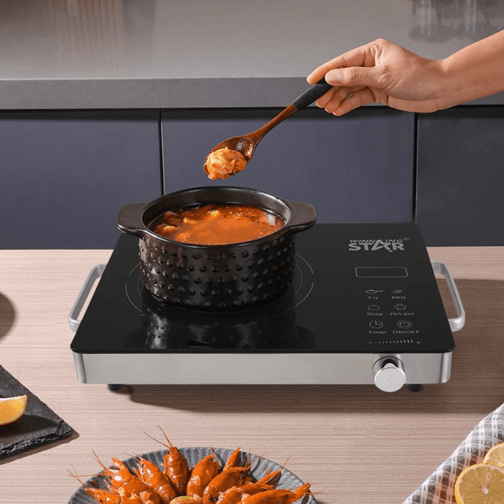 Dreo ChefMaker 2 - a főzőlap elején található hőfokszabályzó gombok és a visszajelző lámpa