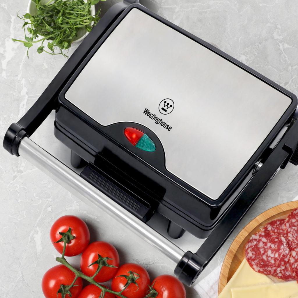 Creations Easy Clean Sandwich Maker 26800-56 - A tányér tapadásmentes felülete közelről